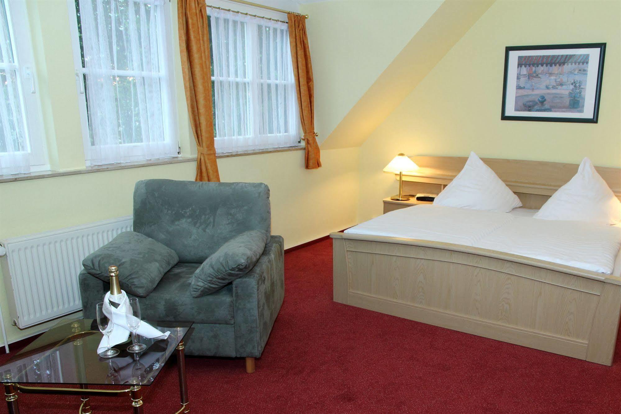Hotel Und Restaurant Kranichsberg Woltersdorf  Esterno foto